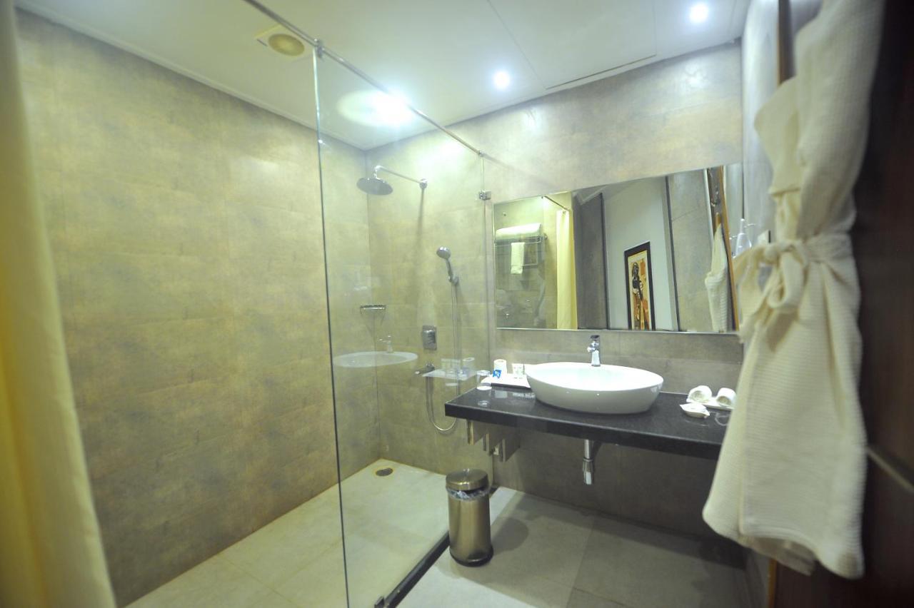 Pipul Padmaja Premium Hotel Bhubaneswar Exterior foto