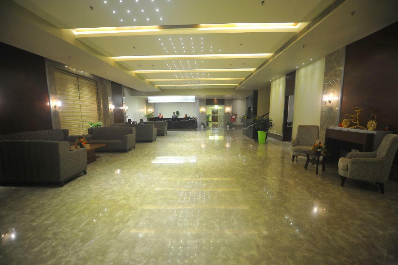Pipul Padmaja Premium Hotel Bhubaneswar Exterior foto