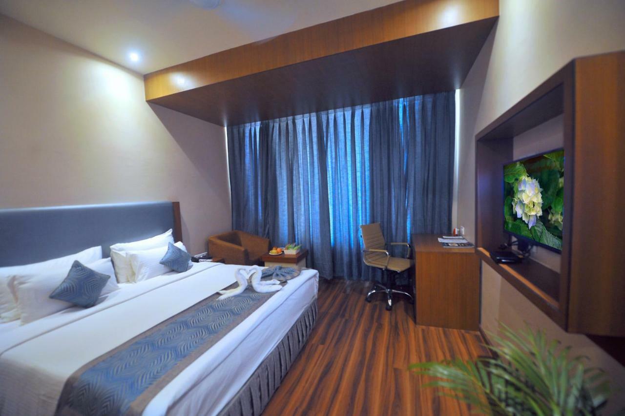 Pipul Padmaja Premium Hotel Bhubaneswar Exterior foto