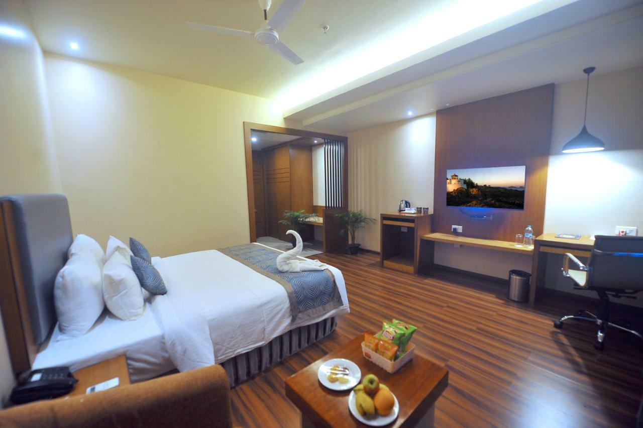 Pipul Padmaja Premium Hotel Bhubaneswar Exterior foto