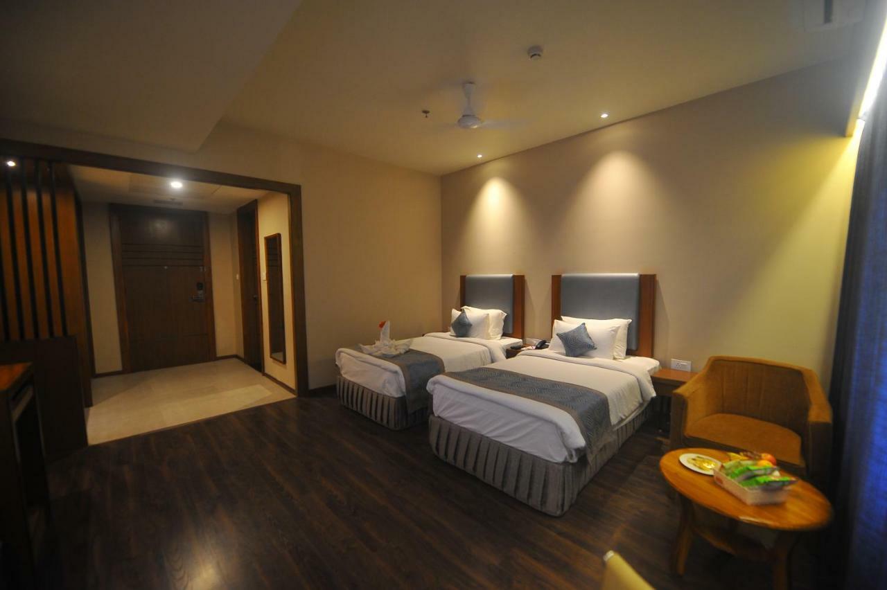 Pipul Padmaja Premium Hotel Bhubaneswar Exterior foto